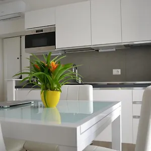 https://como-flats-como.it-lombardy.com
