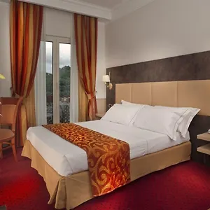Otel Pinewood, Roma